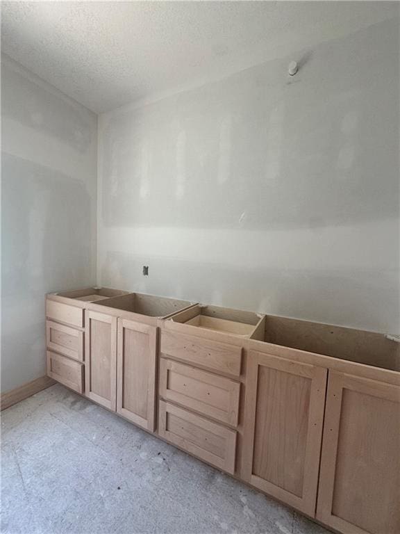 2106 W 86th Way, Leawood, KS 66206 - bathroom with a textured ceiling