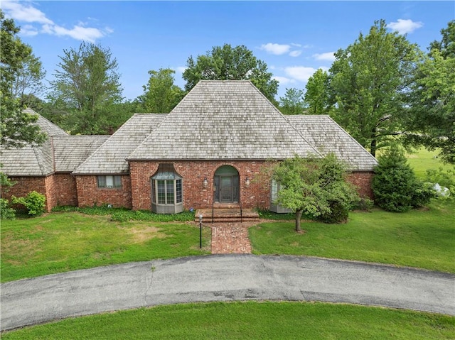 14908 E Pawhuska Rd, Nevada, MO 64772 - view of front of home with a front lawn and brick siding