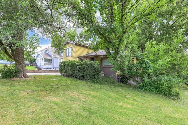 8519 Woodland Ave, Kansas City, MO 64131 - view of grassy yard