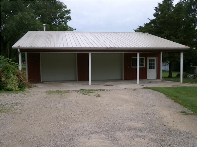 1402 N Kentucky St, Iola, KS 66749 - view of front of house with a metal roof