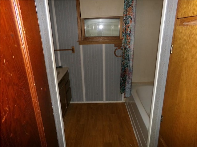 1402 N Kentucky St, Iola, KS 66749 - bathroom featuring wood finished floors and shower / bath combo