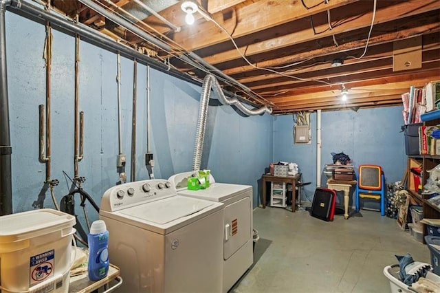 16304 W 126th St, Olathe, KS 66062 - laundry room featuring independent washer and dryer