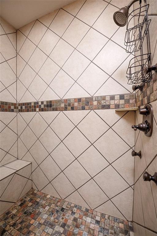 1318 Oakwood Dr, Hollister, MO 65672 - photo 40