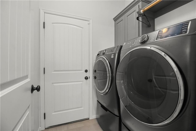 1013 SE Beatty Ct, Blue Springs, MO 64014 - laundry room with washing machine and dryer
