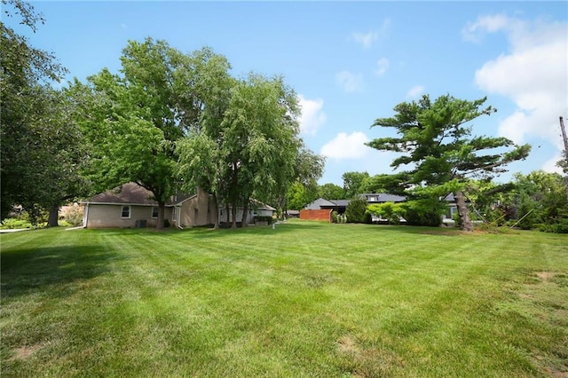 4411 W 89th St, Prairie Village, KS 66207 - view of green lawn