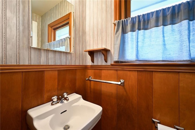 4411 W 89th St, Prairie Village, KS 66207 - bathroom with wallpapered walls and wainscoting
