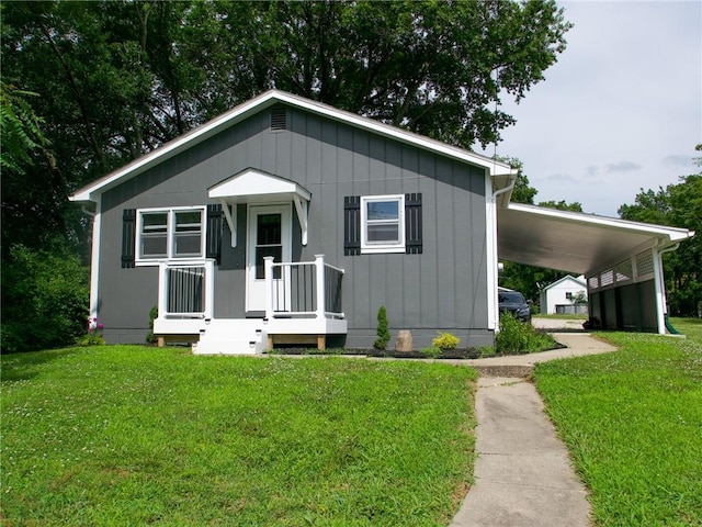 715 N Warren St, Warrensburg, MO 64093 - view of front facade with a front yard and a carport