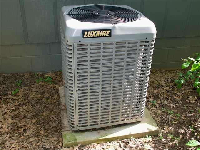 715 N Warren St, Warrensburg, MO 64093 - exterior view of a cooling unit