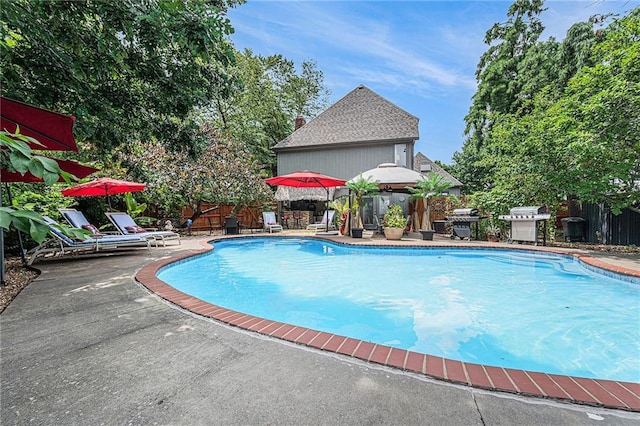 807 NW Bent Tree Dr, Lees Summit, MO 64081 - view of swimming pool with a patio area and a fenced backyard