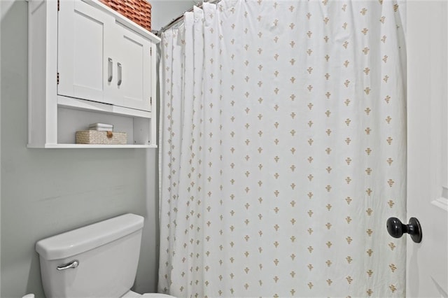 316 SE Hackamore Dr, Lees Summit, MO 64082 - full bathroom featuring toilet and a shower with curtain