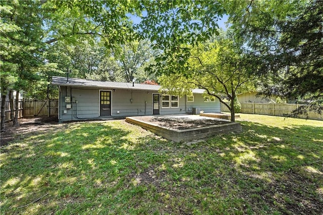 7604 Tomahawk Rd, Prairie Village, KS 66208 - rear view of property with a fenced backyard