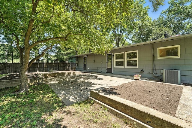 7604 Tomahawk Rd, Prairie Village, KS 66208 - view of yard featuring a patio