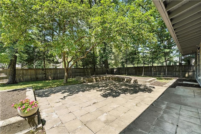 7604 Tomahawk Rd, Prairie Village, KS 66208 - fenced backyard featuring a patio area