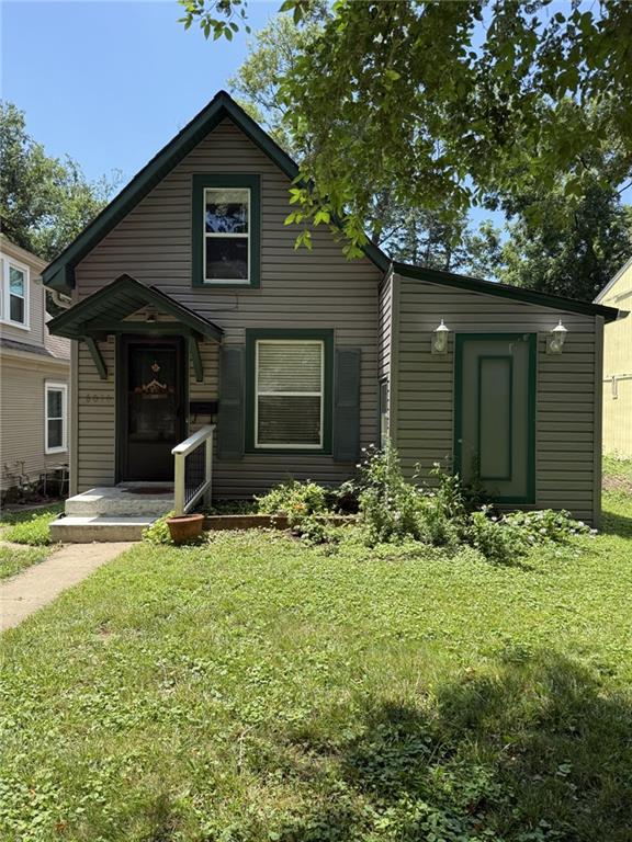 6016 Harrison St, Kansas City, MO 64110 - view of front facade featuring a front lawn