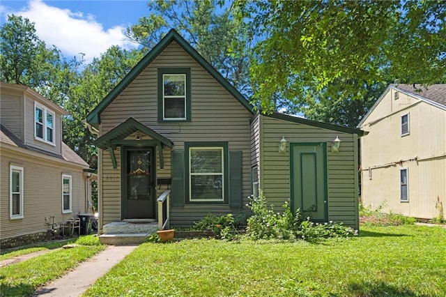 6016 Harrison St, Kansas City, MO 64110 - view of front of home with a front lawn