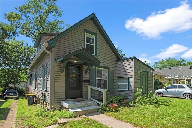 6016 Harrison St, Kansas City, MO 64110 - view of front of home featuring a front yard