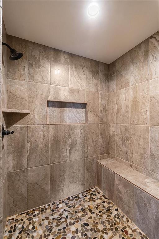 16699 S Chalet Dr, Olathe, KS 66062 - bathroom with tiled shower