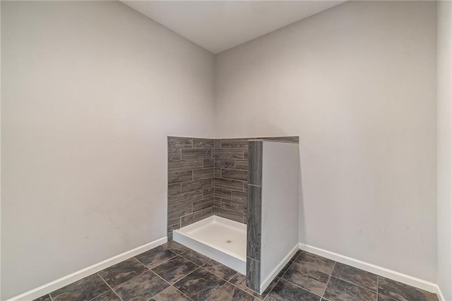 16699 S Chalet Dr, Olathe, KS 66062 - bathroom featuring baseboards and a tile shower