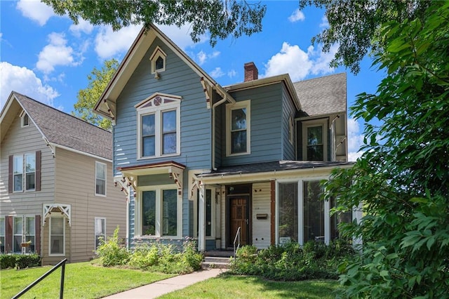 118 Spruce St, Leavenworth, KS 66048 - victorian-style house featuring a chimney and a front lawn
