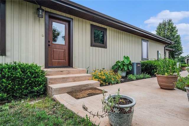 9750 SW 200th St, Smithville, MO 64089 - entrance to property with a patio area
