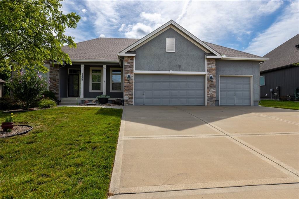 9839 N Farley Ave, Kansas City, MO 64157 - photo 1