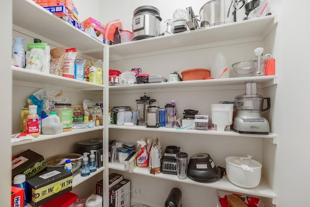 8319 Pickering St, Lenexa, KS 66227 - view of pantry