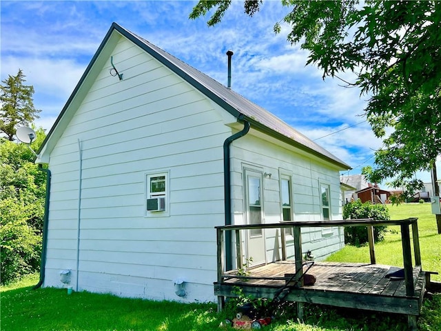 14364 N Bay St, Mercer, MO 64661 - view of side of property featuring a wooden deck and a yard