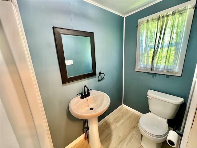 14364 N Bay St, Mercer, MO 64661 - half bath with wood finished floors and crown molding