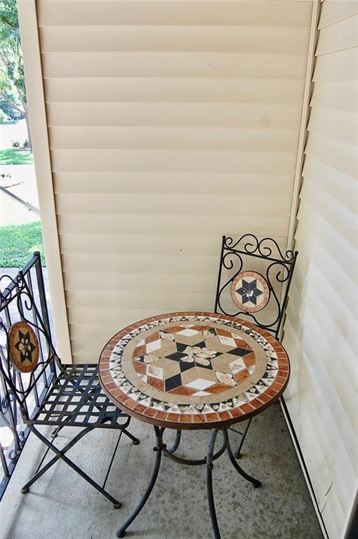 407 Hithergreen Dr, Lansing, KS 66043 - view of balcony