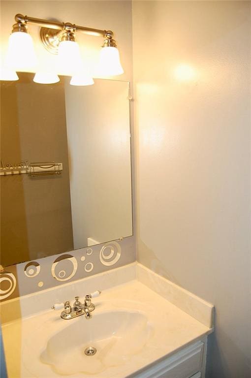 407 Hithergreen Dr, Lansing, KS 66043 - bathroom featuring vanity
