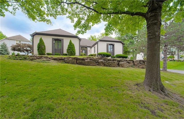 12600 Mohawk Ln, Leawood, KS 66209 - view of front facade featuring a front lawn