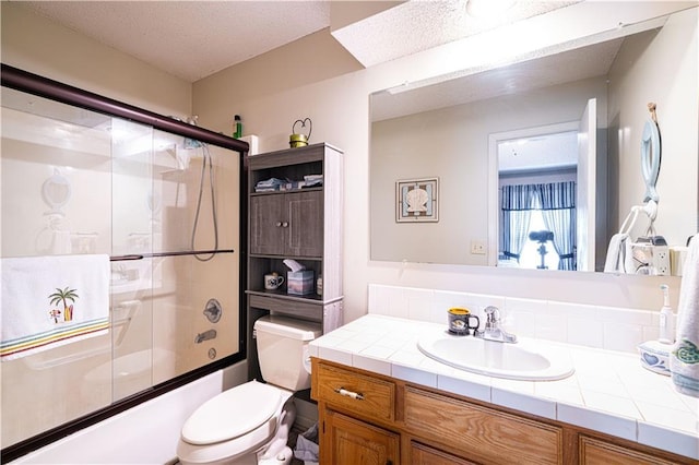 203 Scout St, Camden Point, MO 64018 - full bath with vanity, bath / shower combo with glass door, and a textured ceiling
