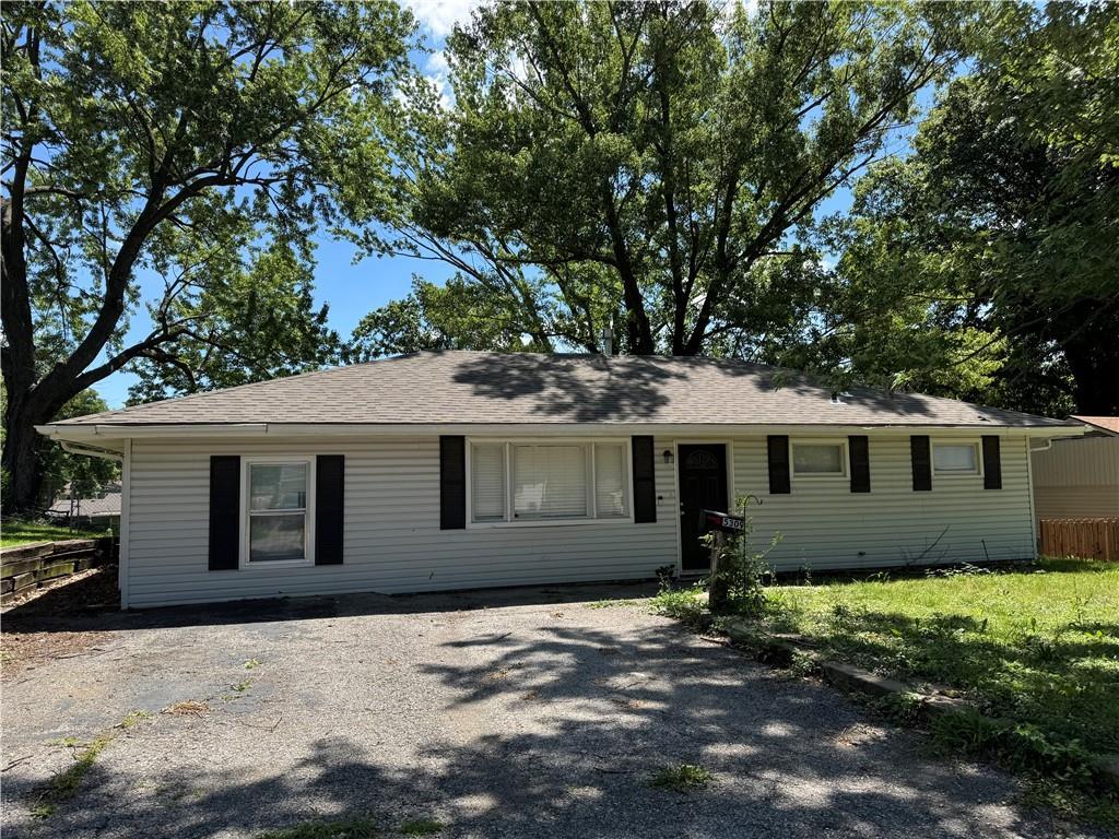 5309 N Michigan Ave, Kansas City, MO 64118 - photo 1