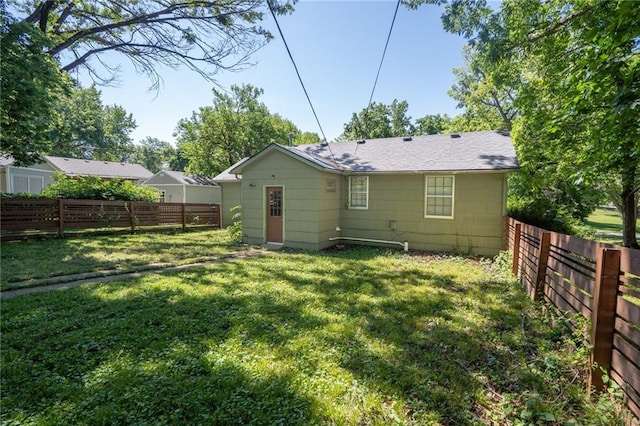 914 Jersey St, Baldwin City, KS 66006 - rear view of property featuring a fenced backyard