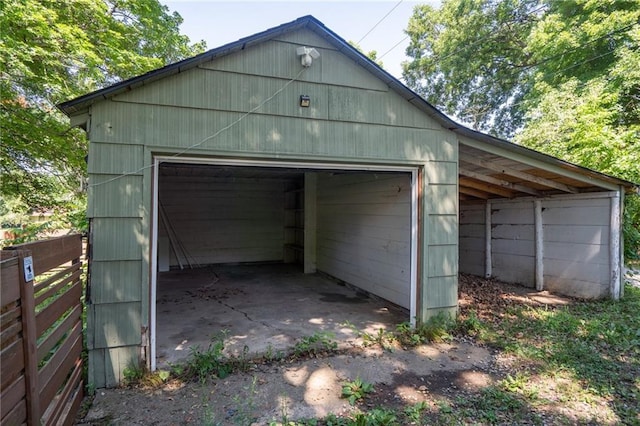 914 Jersey St, Baldwin City, KS 66006 - view of detached garage