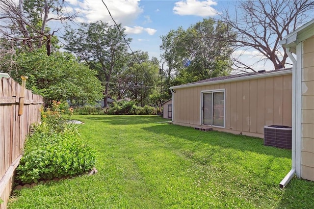 609 W Beech St, Independence, KS 67301 - view of yard featuring a storage shed