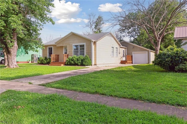 609 W Beech St, Independence, KS 67301 - view of front of home with a front yard and driveway