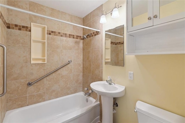609 W Beech St, Independence, KS 67301 - full bathroom with pet washing area and shower / bath combination