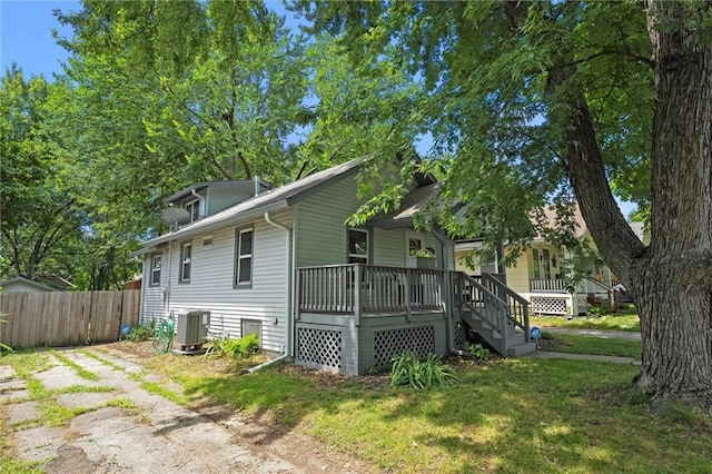 707 W 75th Ter, Kansas City, MO 64114 - view of side of property featuring a porch and stairs