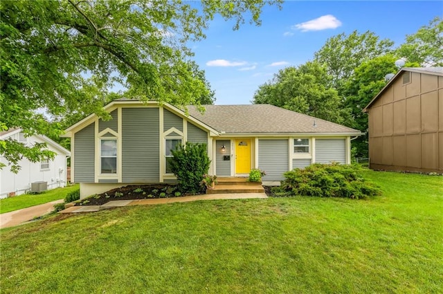6613 E 123rd Ter, Grandview, MO 64030 - view of front of home with a front yard and a shingled roof