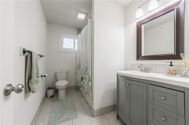 6613 E 123rd Ter, Grandview, MO 64030 - full bath featuring vanity and a shower with curtain