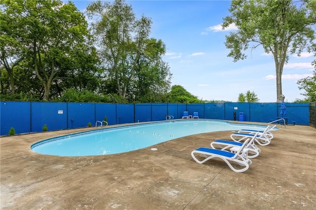 6613 E 123rd Ter, Grandview, MO 64030 - view of pool with a patio