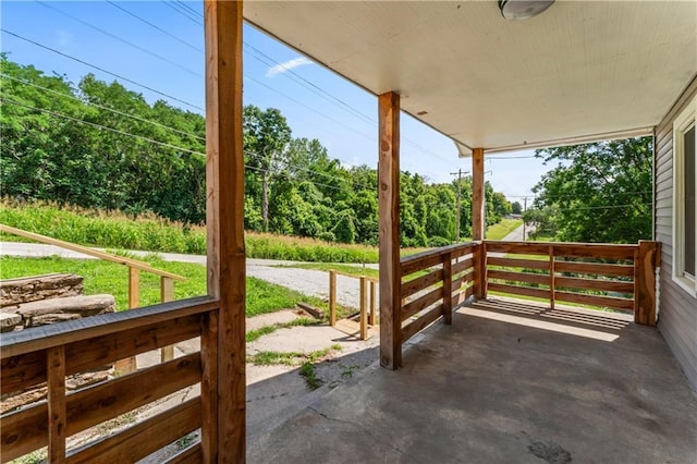 1205 E Parker Ave, Independence, MO 64050 - view of patio / terrace