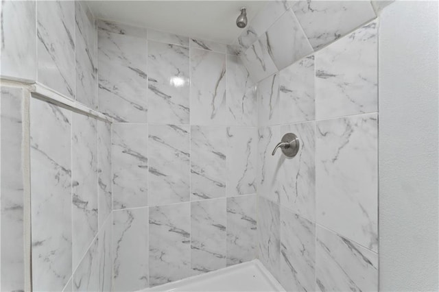 1205 E Parker Ave, Independence, MO 64050 - bathroom featuring tiled shower