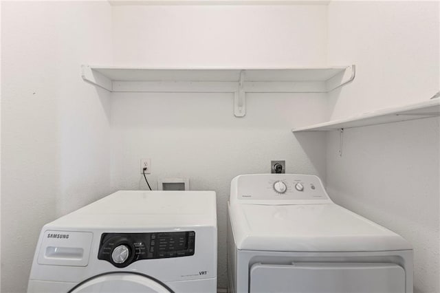 420 S Walnut St, Ottawa, KS 66067 - washroom with independent washer and dryer
