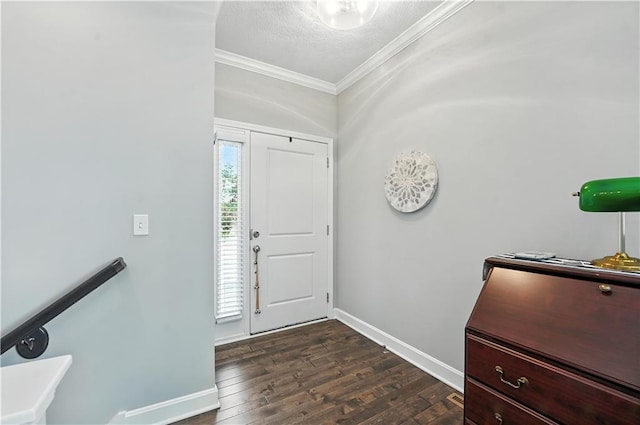 704 E 110th Ter, Kansas City, MO 64131 - foyer featuring crown molding, dark wood-style flooring, and a textured ceiling