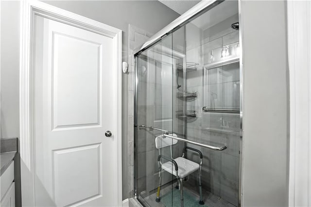 704 E 110th Ter, Kansas City, MO 64131 - bathroom with a shower stall
