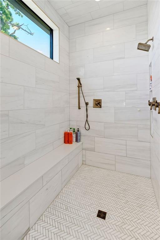 27497 W 108th St, Olathe, KS 66061 - bathroom featuring tiled shower