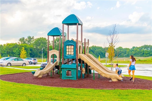 15389 W 173rd Ter, Olathe, KS 66062 - community playground with a lawn