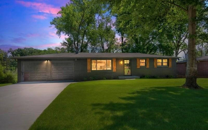 5013 NW Ridgewood Dr, Kansas City, MO 64151 - photo 1